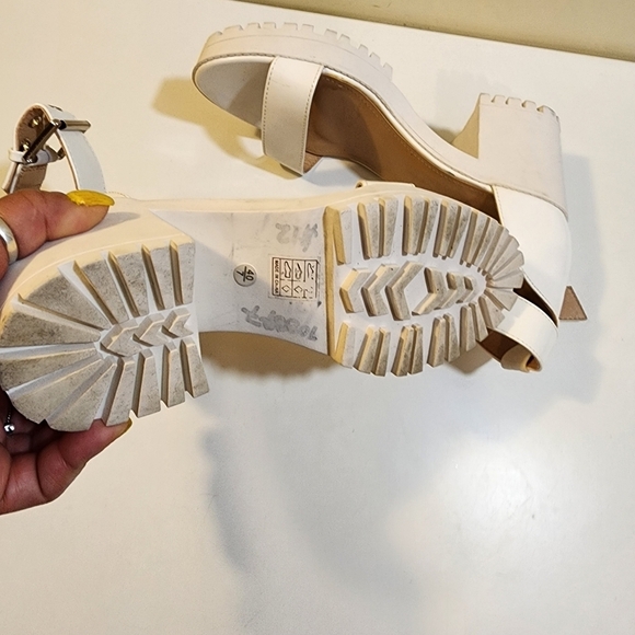 Nasty Gal White Platform Wrap Ankle Sandals size 9 - Picture 13 of 14